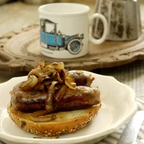 Sausage and Caramelised Onion Bagel ~ Weekend Breakfast | The Hedgecombers