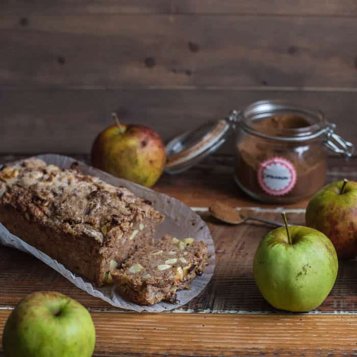 Cinnamon Apple Cake