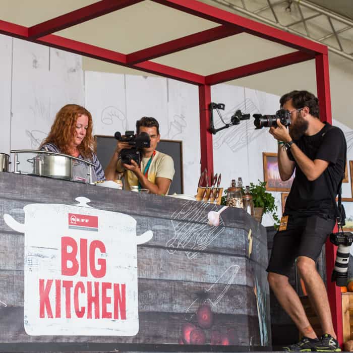 Jane Sarchet cooking on stage to win the Neff Cookaholic Championship