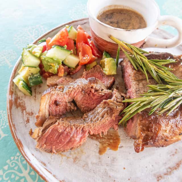 Cast Iron Sirloin Steak with Garlic Butter Sauce (Keto LCHF) The